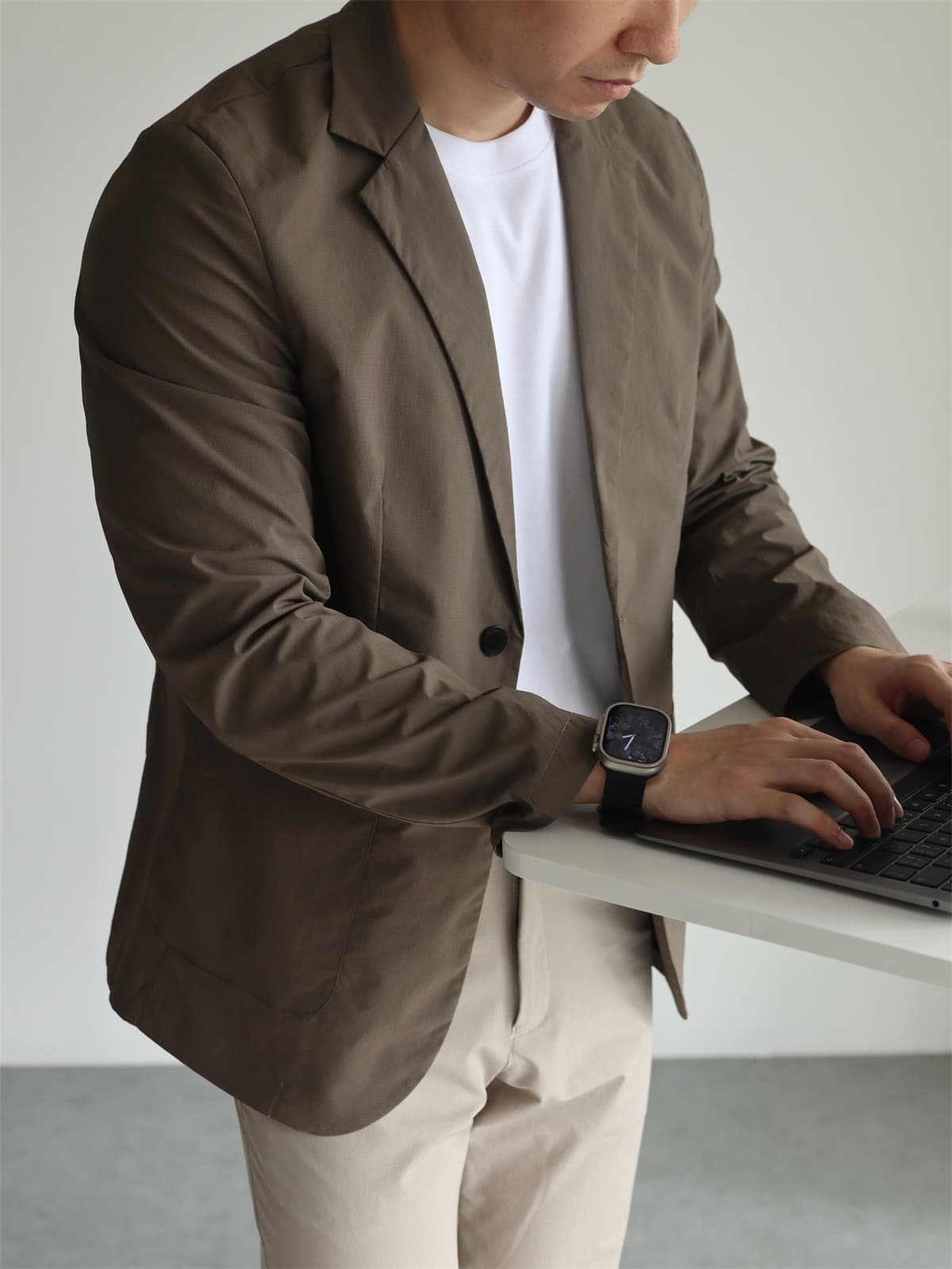 50代メンズファッション  軽量素材の【テーラードジャケット】 2カラー