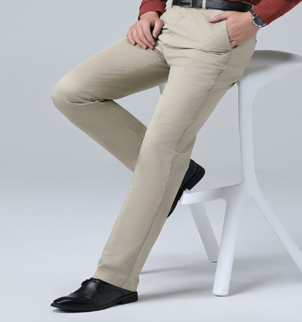 50代メンズファッション 大人の品格漂う【ストレートシルエット・チノパン】